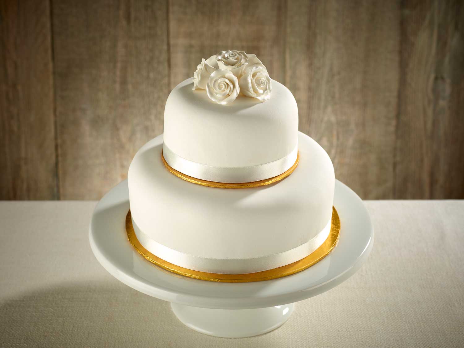 Simple white and gold wedding cake 60 photos - Astyledwedding.com